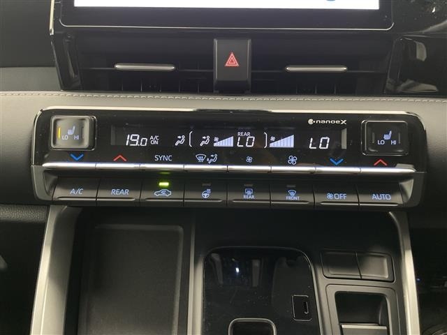 Toyota NOAH 2022 8261780-6
