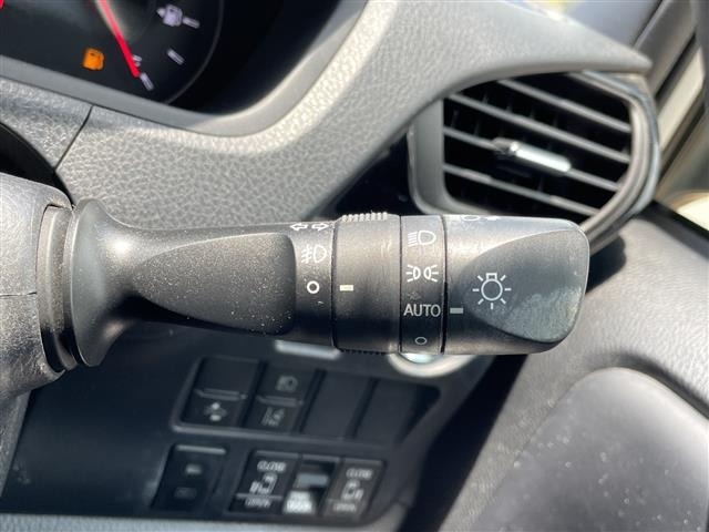 Toyota NOAH 2019 8261787-8