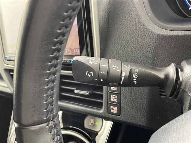 Toyota NOAH 2020 8261792-3