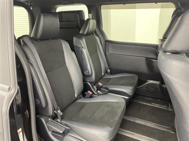 Toyota NOAH 2020 8261792-6