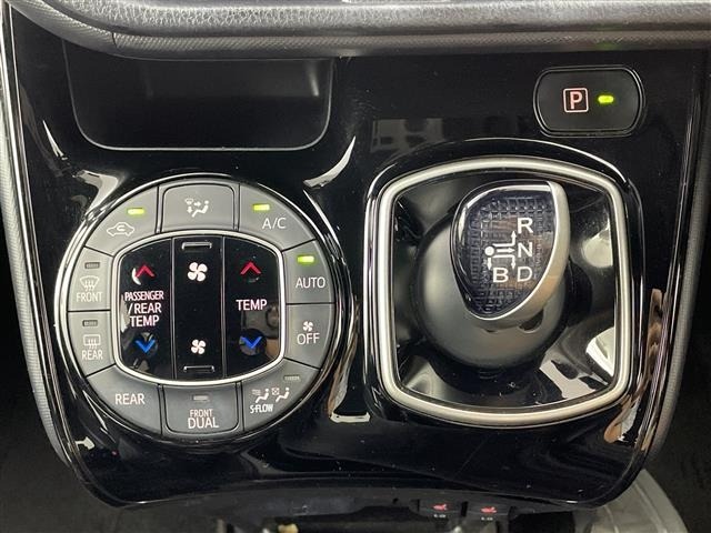 Toyota NOAH 2020 8261792-8