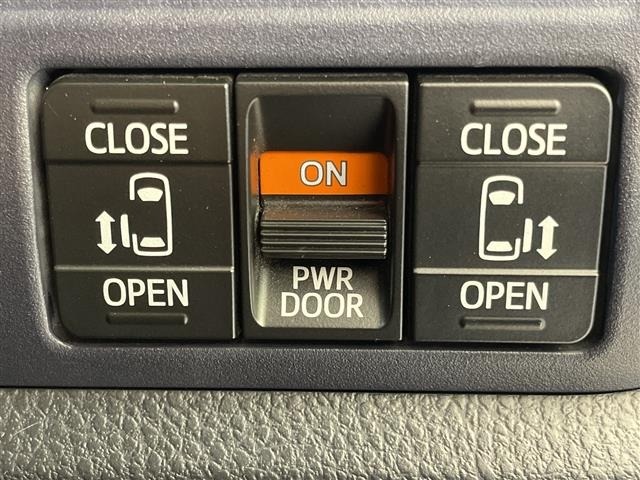 Toyota NOAH 2016 8261802-1