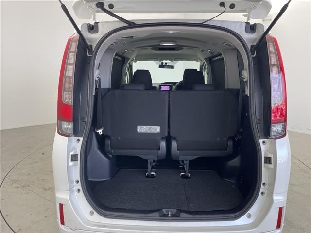 Toyota NOAH 2016 8261802-13