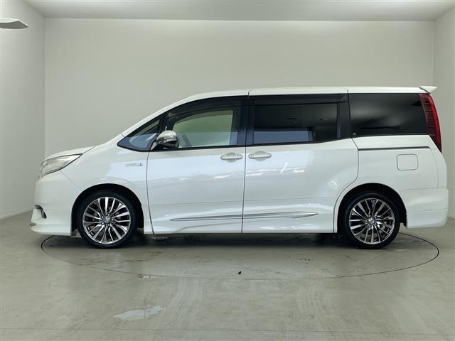Toyota NOAH 2016 8261802-2