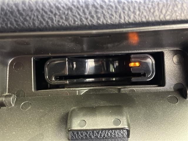 Toyota NOAH 2016 8261802-3