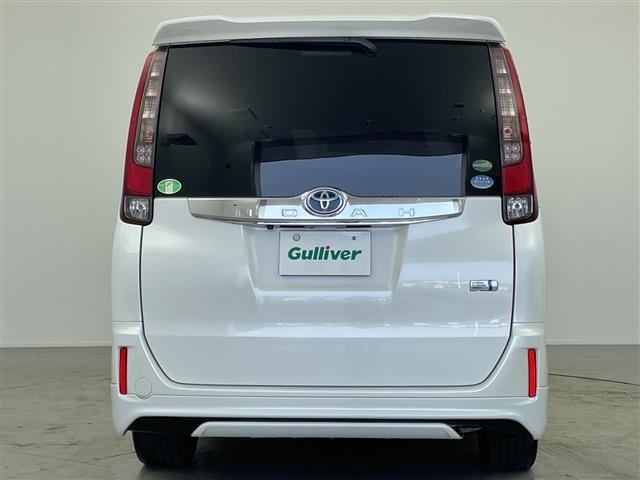 Toyota NOAH 2016 8261802-4