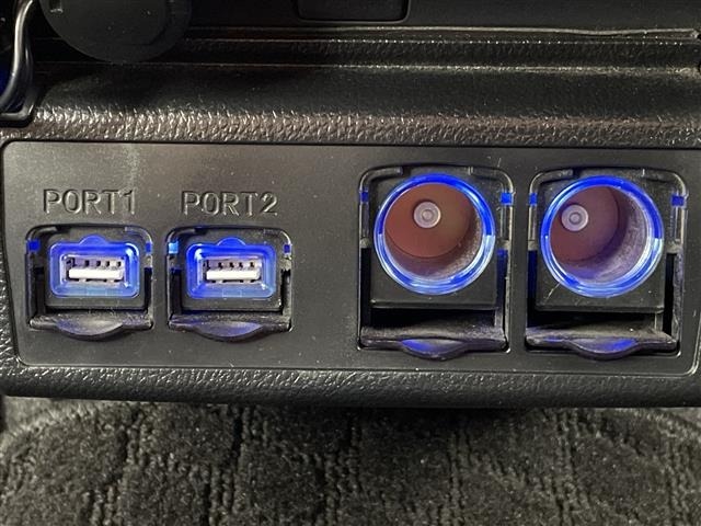 Toyota NOAH 2016 8261802-5