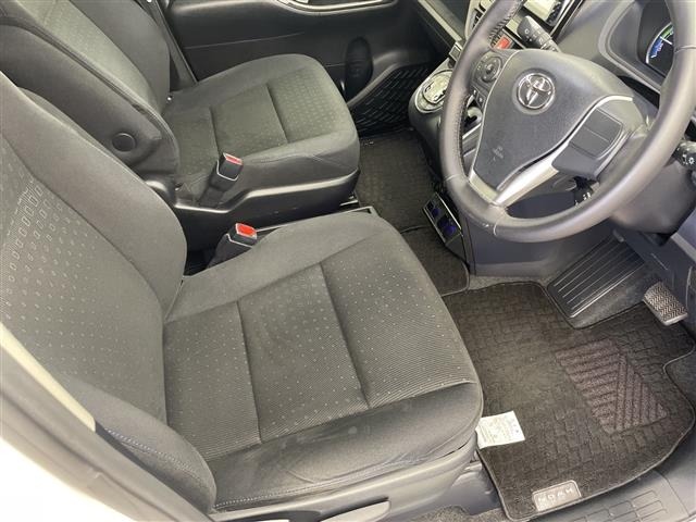 Toyota NOAH 2016 8261802-9