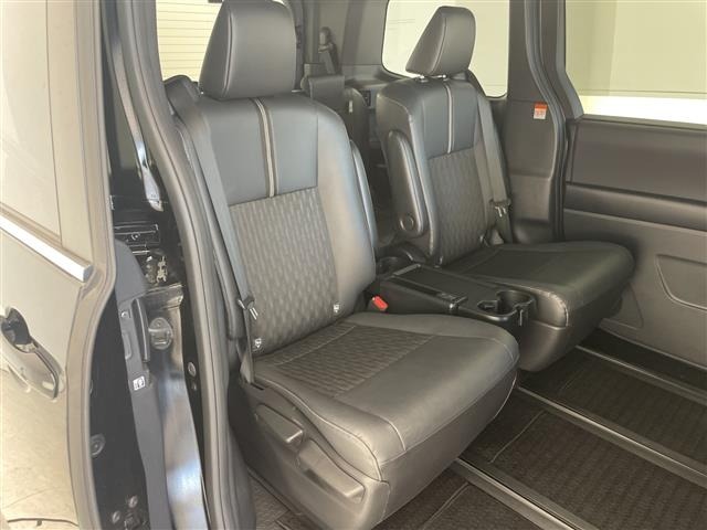 Toyota NOAH 2023 8261811-11