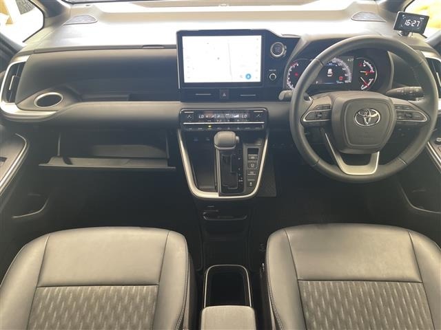 Toyota NOAH 2023 8261811-15
