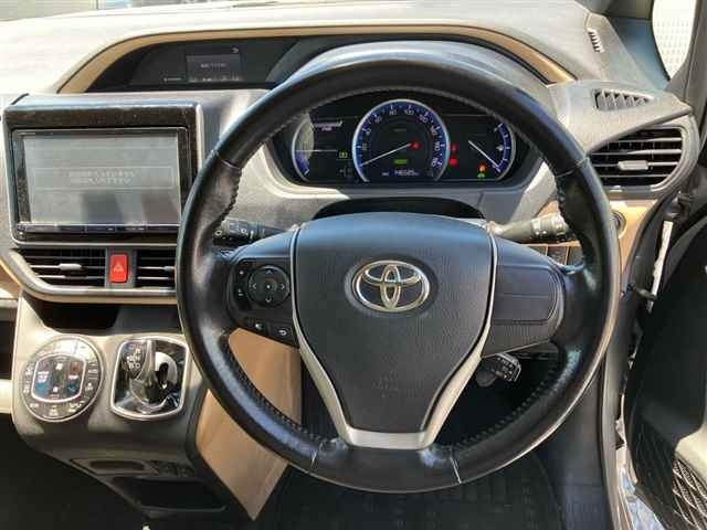 Toyota NOAH 2014 8261846-3