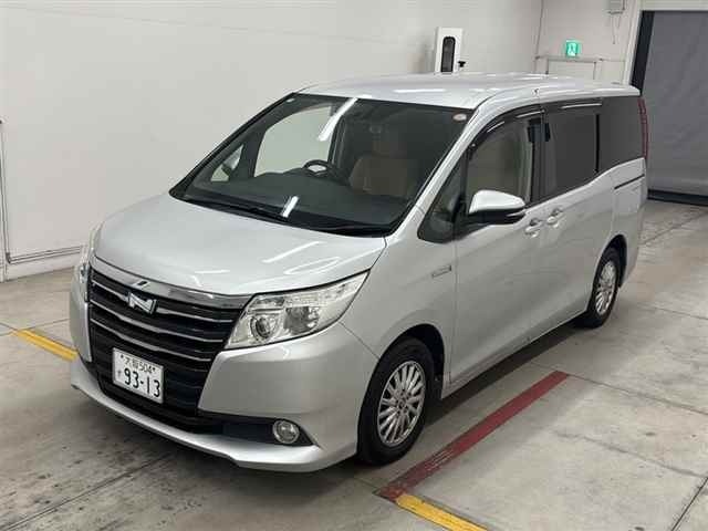 Toyota NOAH 2014 8261846-4