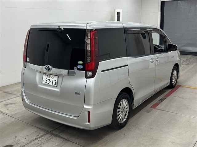 Toyota NOAH 2014 8261846-5