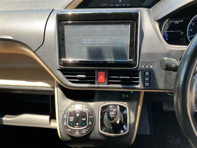 Toyota NOAH 2014 8261846-6