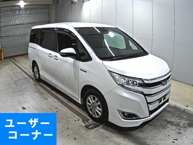 Toyota NOAH 2017 8261875-0