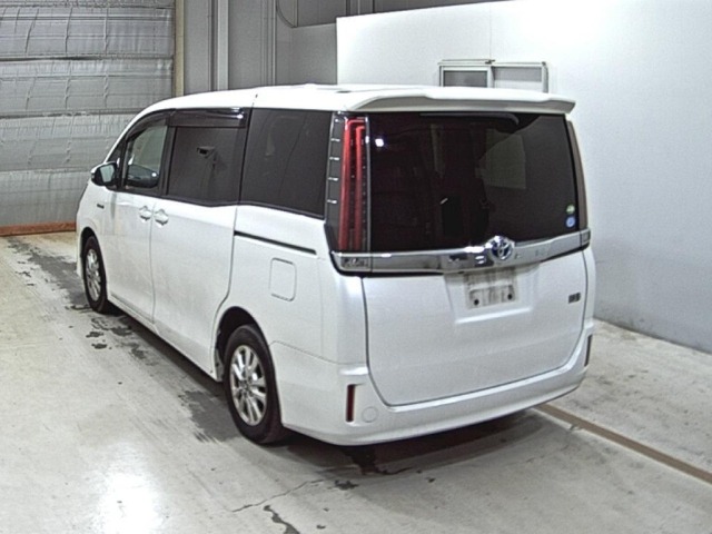 Toyota NOAH 2017 8261875-1