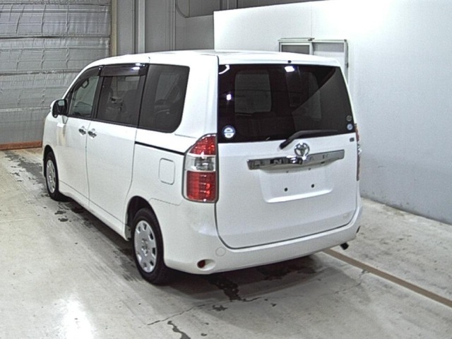 Toyota NOAH 2009 8261877-1
