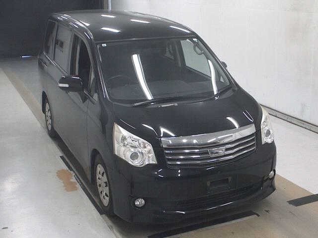 Toyota NOAH 2011 8261878-0