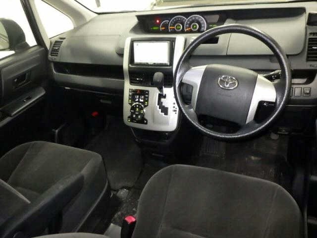 Toyota NOAH 2011 8261878-3
