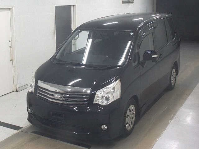 Toyota NOAH 2011 8261878-4