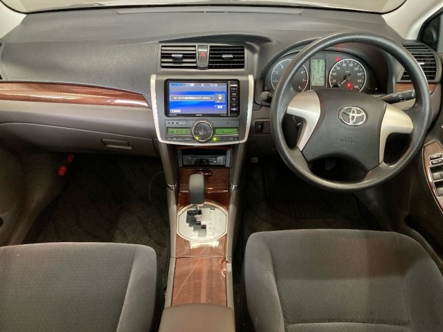Toyota PREMIO 2016 8263513-3