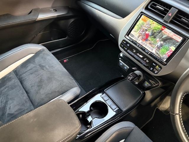 Toyota PRIUS PHV 2021 8258874-4
