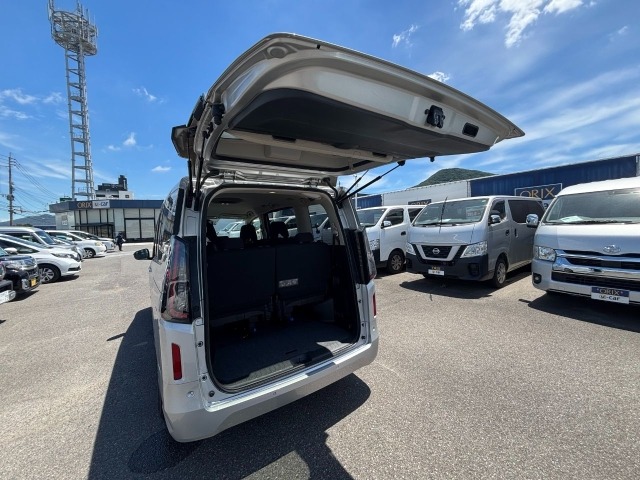 Nissan SERENA 2023 8260362-16