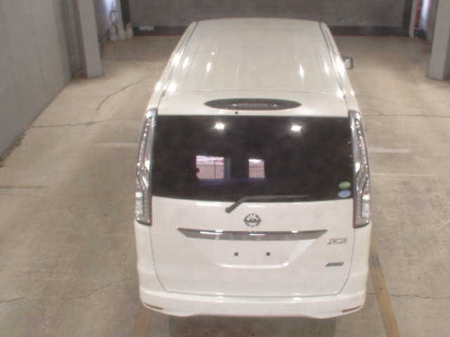 Nissan SERENA 2015 8260503-6