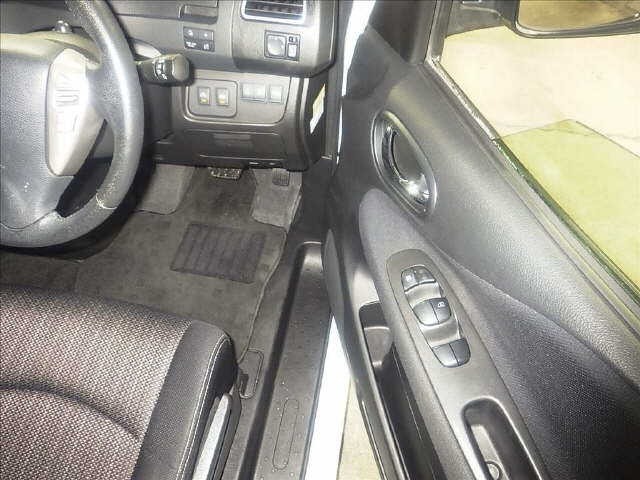 Nissan SERENA 2015 8260503-7