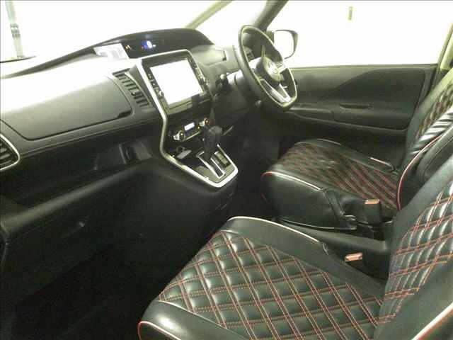 Nissan SERENA 2018 8260649-3