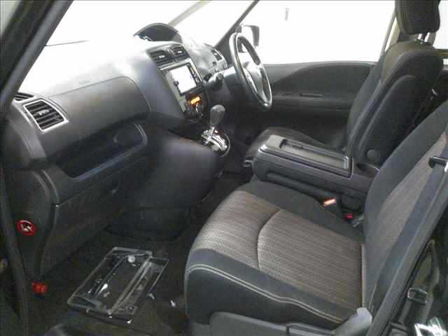 Nissan SERENA 2015 8260650-3
