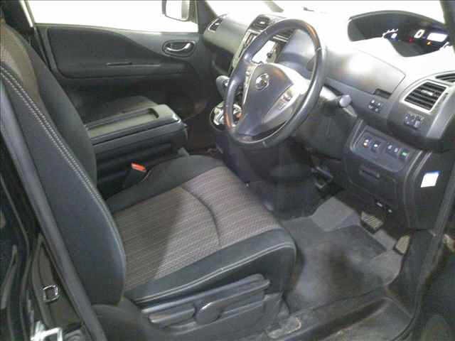 Nissan SERENA 2015 8260650-4