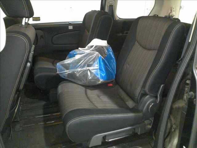 Nissan SERENA 2015 8260650-6