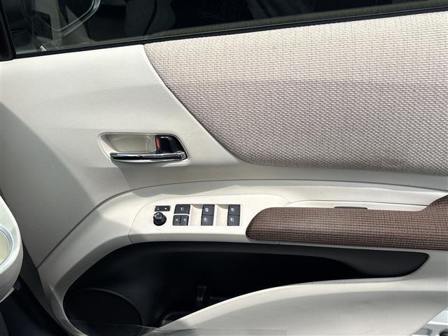 Toyota SIENTA 2016 8268002-4