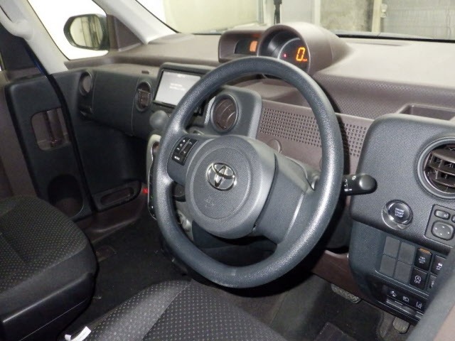Toyota SPADE 2018 8258981-3