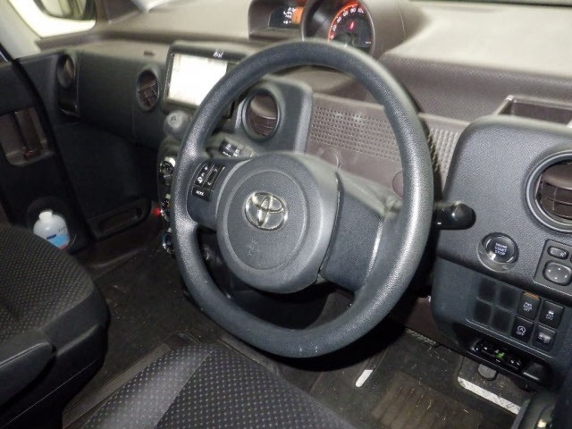 Toyota SPADE 2016 8258982-3