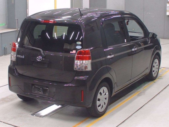 Toyota SPADE 2015 8258990-1