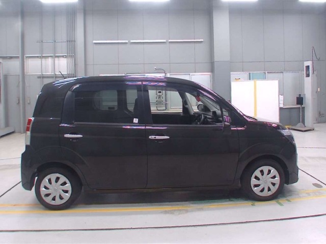 Toyota SPADE 2015 8258990-3