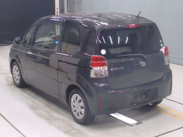 Toyota SPADE 2015 8258990-6