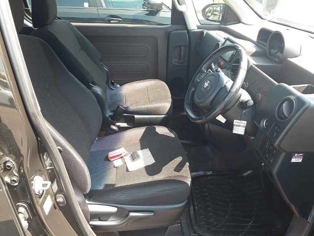 Toyota SPADE 2015 8258990-8