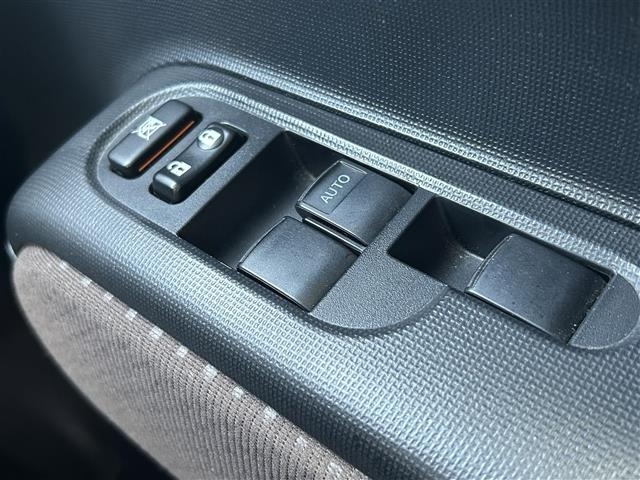 Toyota SPADE 2014 8259061-11