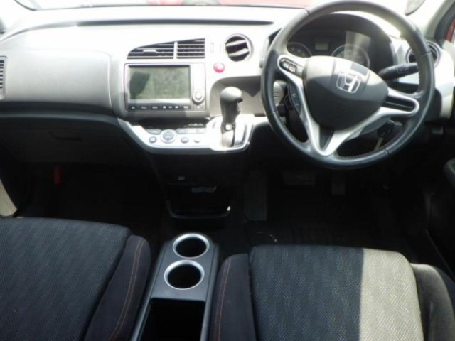 Honda STREAM 2011 8262521-3