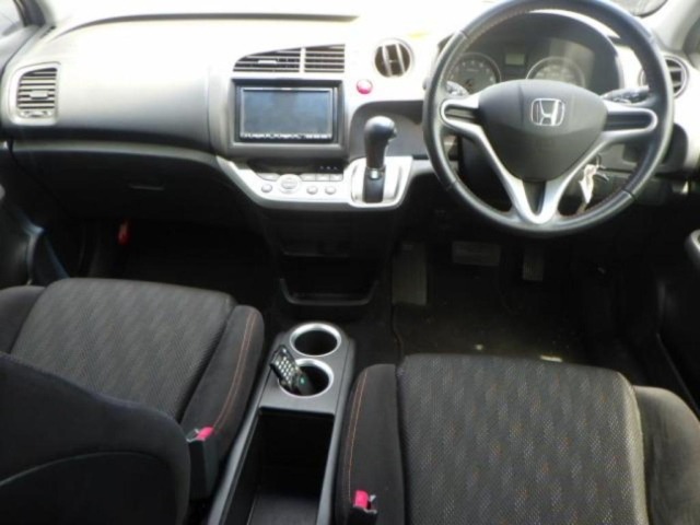 Honda STREAM 2010 8262522-3