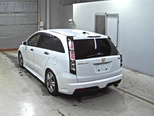 Honda STREAM 2013 8262535-1