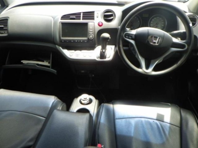 Honda STREAM 2013 8262535-3