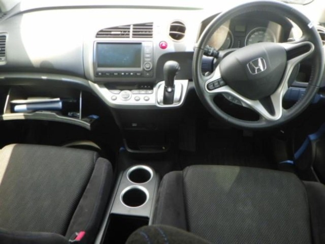 Honda STREAM 2013 8262536-3