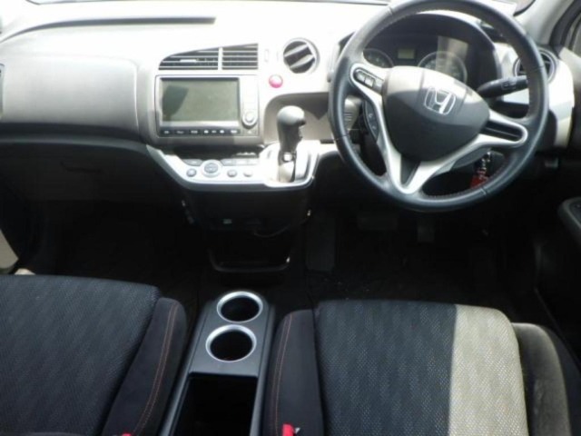 Honda STREAM 2011 8262539-3