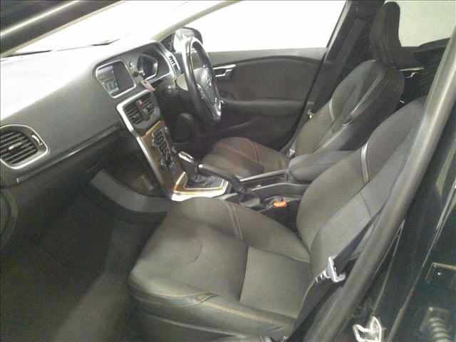 Volvo V40 2015 8265847-3