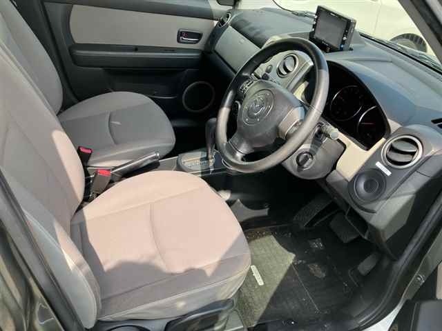 Mazda VERISA 2005 8264206-7