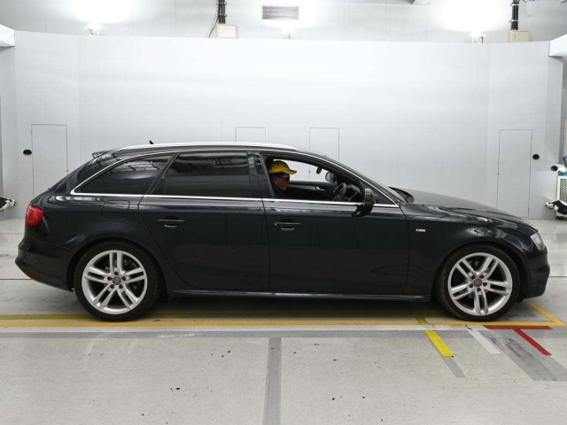 Audi A4 2013 8272341-3